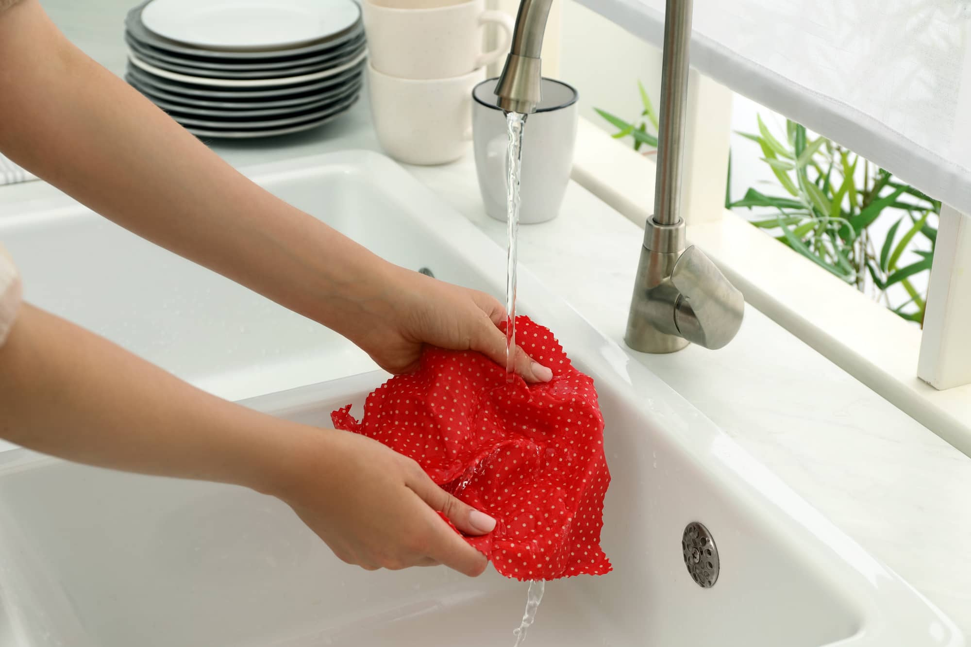 how to clean beeswax food wraps